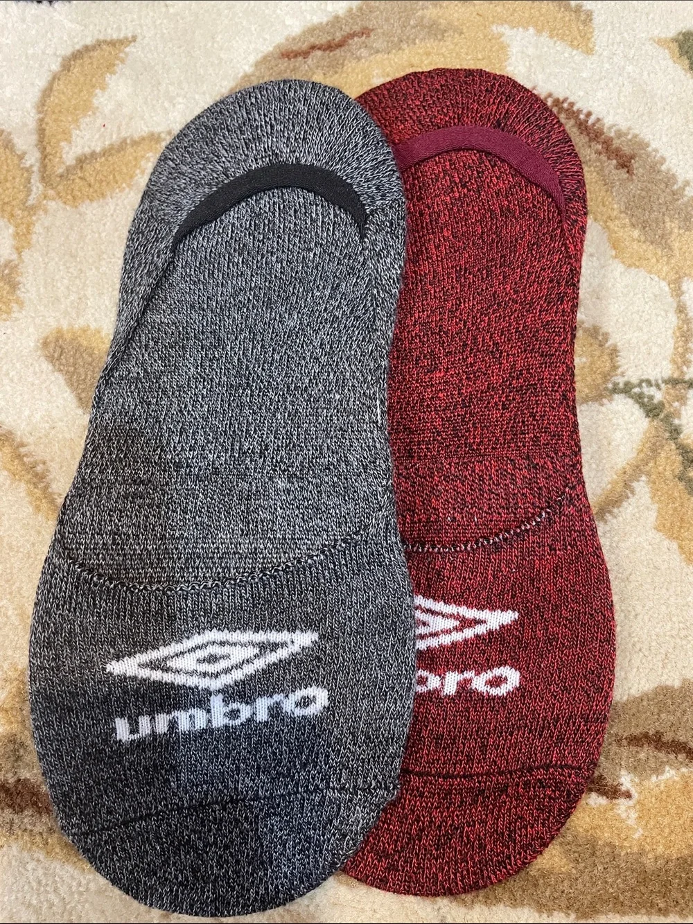 Umbro Low-Cut No-Show Socks in Gray and Red